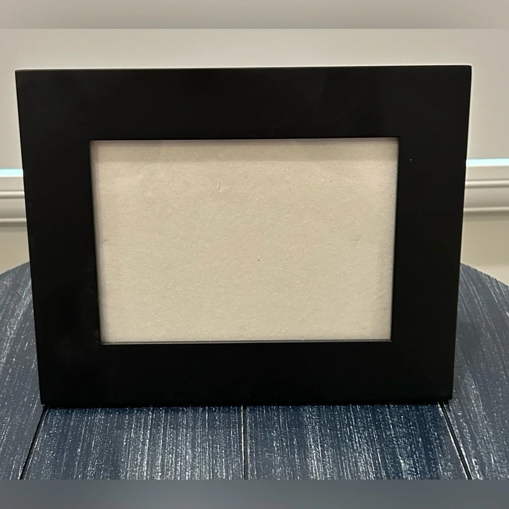 Made by Design Picture Frame - Picture 1 of 3